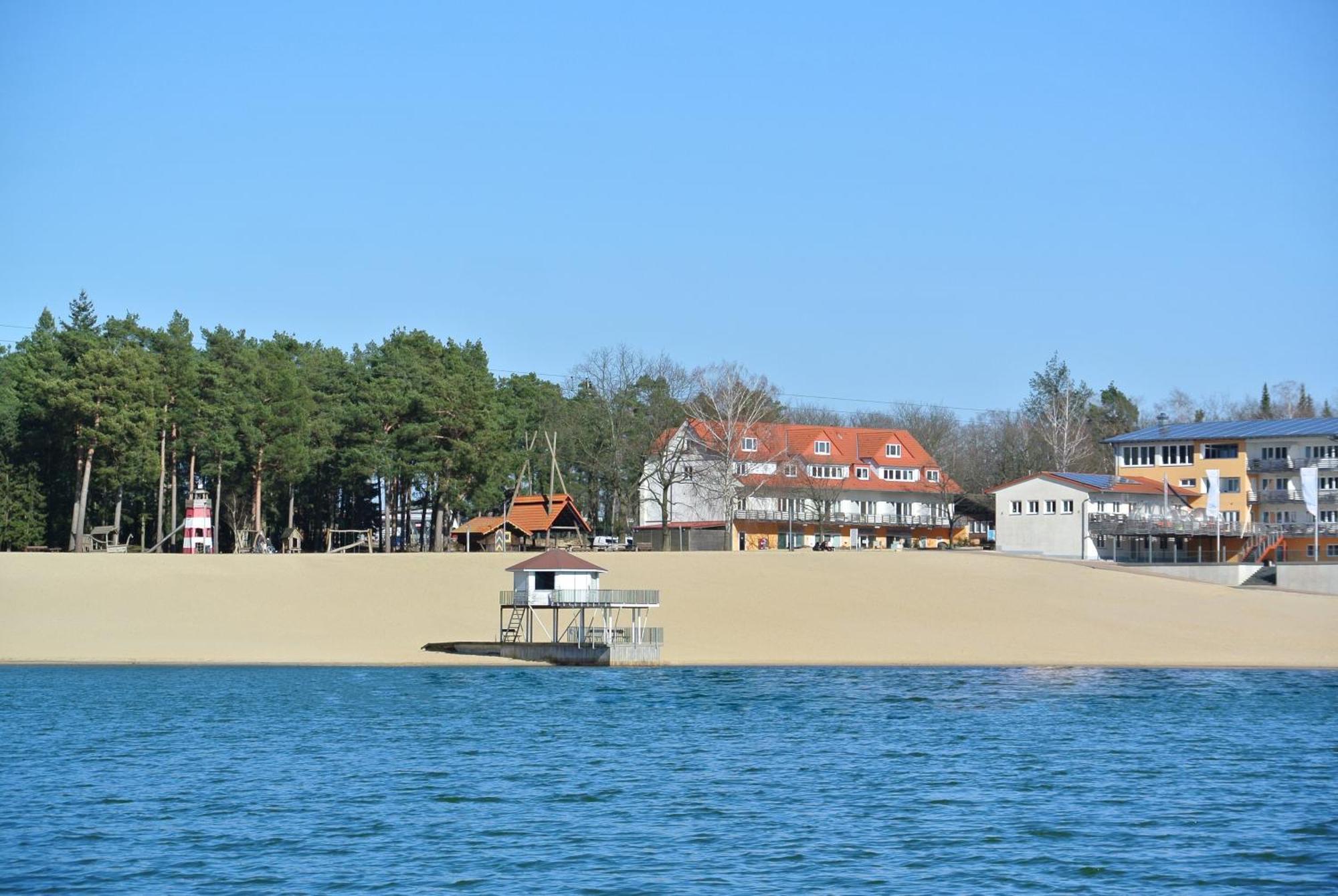 Bernsteinsee Hotel Sassenburg Bagian luar foto