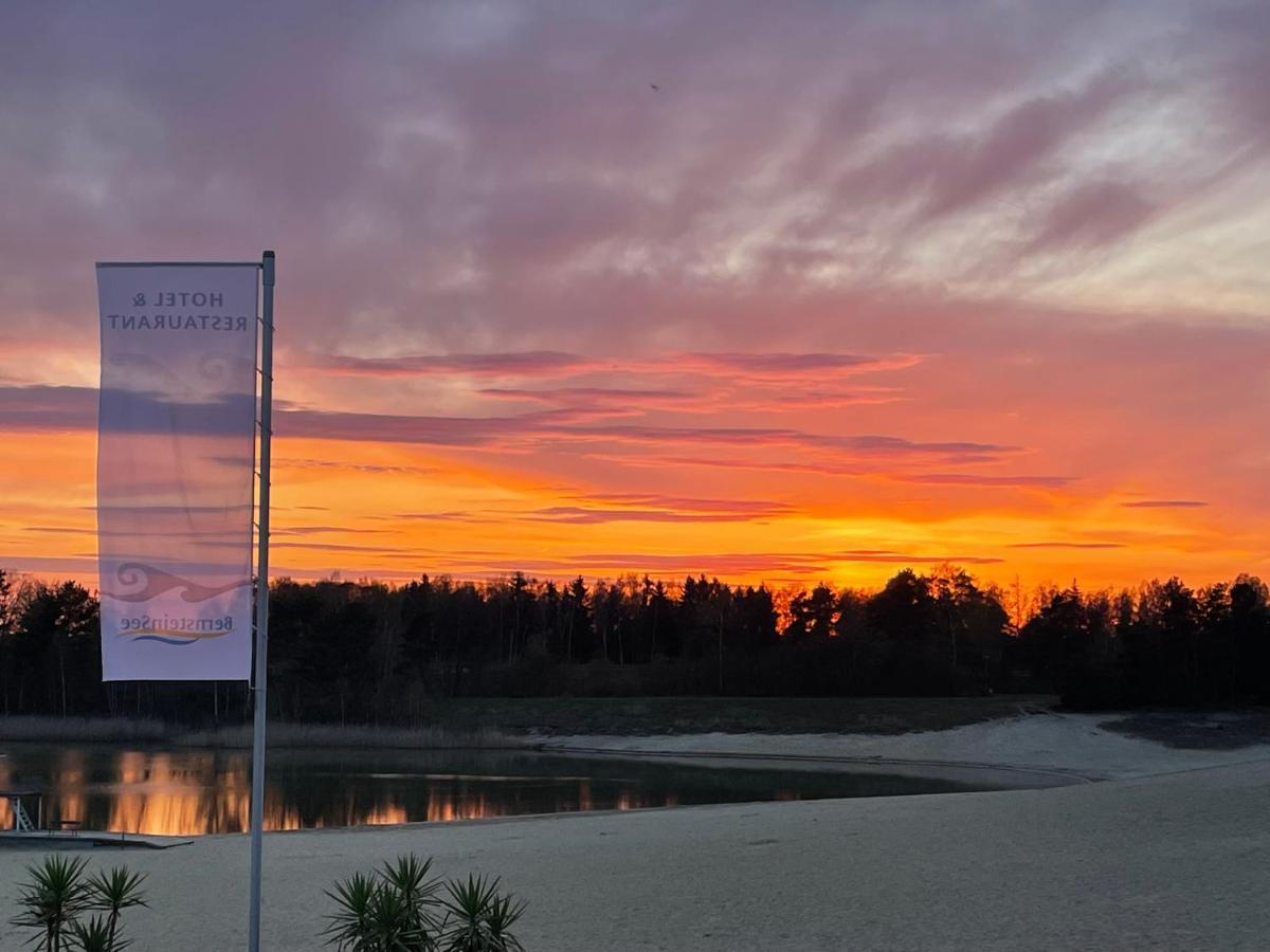 Bernsteinsee Hotel Sassenburg Bagian luar foto