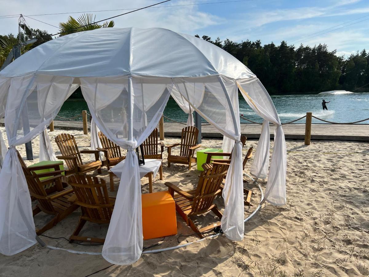 Bernsteinsee Hotel Sassenburg Bagian luar foto