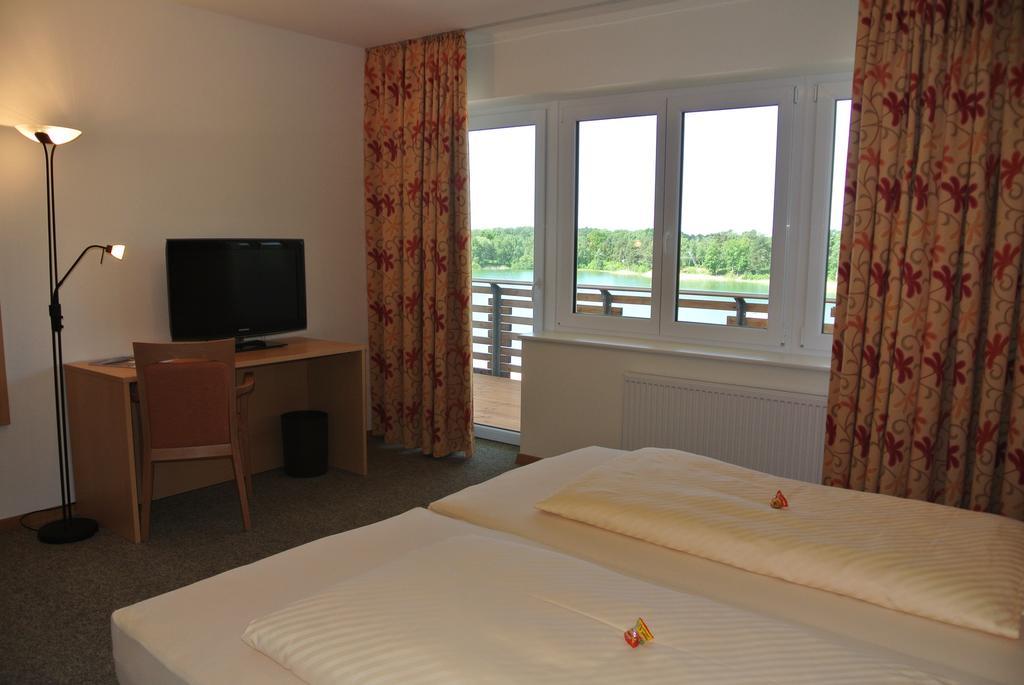 Bernsteinsee Hotel Sassenburg Bagian luar foto