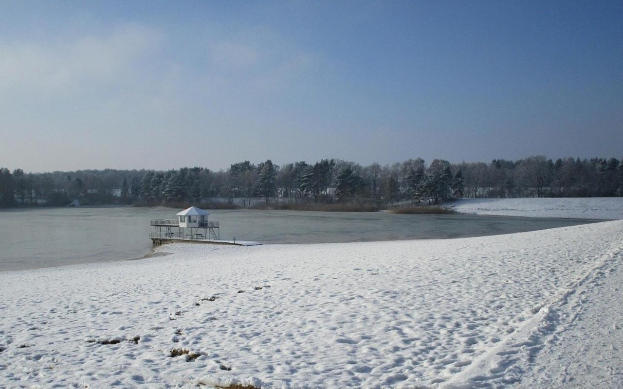 Bernsteinsee Hotel Sassenburg Bagian luar foto